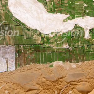 Turpan - bewässerte Landwirtschaftliche Flächen und Wüste