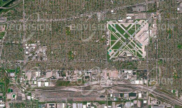 Das Satellitenbild "CHICAGO - MIDWAY AIRPORT - USA" ist dem Bildband "CITIES - Brennpunkte der Menschheit" entnommen. Bildbeschreibung: In vielen modernen Großstädten bilden als Folge ihrer Entwicklung unterschiedliche Nutzungen ein dichtes Geflecht. Der Chicago Midway Airport entstand bereits im Jahr 1923 außerhalb der Stadt, wurde aber vom Wachstum Chicagos eingeholt und verlor, in seiner Entwicklung eingeschränkt, an Bedeutung. Südlich des Flughafens liegt Clearing Yards, mit 9 Kilometern Länge einer der größten Rangierbahnhöfe der USA.