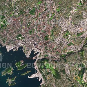 Das Satellitenbild "OSLO - Norwegen" ist dem Bildband "CITIES - Brennpunkte der Menschheit" entnommen. Bildbeschreibung: Die Hauptstadt Norwegens nimmt seit Jahren Spitzenränge ein, wenn es um Lebensqualität geht. Damit verbunden sind jedoch auch Spitzenplätze bei den Lebenshaltungskosten. Im Jahr 2011 war Oslo nach Tokio die zweitteuerste Stadt der Welt. Diese Stellung verdankt Oslo seiner Lage, die es seit Jahrhunderten zu einer wichtigen Stadt im nordeuropäischen Seehandel macht, und dem Nordseeöl, das für Norwegen und damit auch Oslo eine wichtige Einnahmequelle ist.