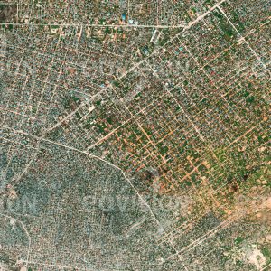 Das Satellitenbild "MOGADISCHU - Somalia" ist dem Bildband "CITIES - Brennpunkte der Menschheit" entnommen. Bildbeschreibung: Die Hauptstadt Somalias zeigt die Bedeutung von Institutionen für moderne Städte. Einst als Perle Afrikas bezeichnet, litt Mogadischu lange unter dem im Jahr 1991 begonnenen Bürgerkrieg und galt über Jahre als gefährlichster Ort der Welt. Die 2011 eingeleiteten Wiederaufbauarbeiten sollen die Infrastruktur und damit das Funktionieren der Stadt wiederherstellen.