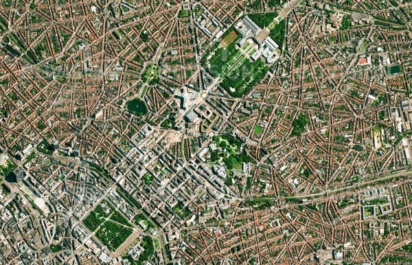 Das Satellitenbild "BRÜSSEL - Belgien" ist dem Bildband "EUROPA - Kontinent der Vielfalt" entnommen. Bildbeschreibung: Die belgische Hauptstadt Brüssel ist eine der kleineren Hauptstädte Europas. Dennoch und zum Teil gerade deshalb, aber auch wegen ihrer zentralen Lage wurde sie 1958 zur Hauptstadt der Europäischen Wirtschaftsgemeinschaft EWG und später der Europäischen Union. Im Jahr 1967 wurde hier auch der Sitz der NATO eingerichtet.