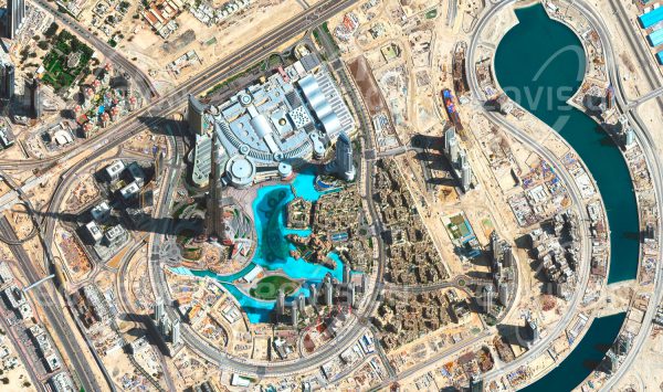 Das Satellitenbild "DUBAYY - Vereinigte Arabische Emirate" ist dem Bildband "HUMAN FOOTPRINT - Satellitenbilder dokumentieren menschliches Handeln" entnommen. Bildbeschreibung: Der Turm Burj Khalifa im Zentrum Dubais ist mit 828 Metern Höhe und 160 Stockwerken das höchste Gebäude der Welt.