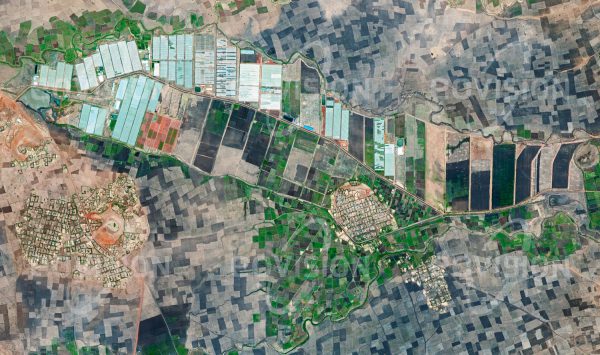 Das Satellitenbild "DEBRE ZEYIT - Äthiopien" ist dem Bildband "HUMAN FOOTPRINT - Satellitenbilder dokumentieren menschliches Handeln" entnommen. Bildbeschreibung: Der großflächige Anbau von Schnittblumen und Jungpflanzen für den Export stellt einen dynamisch wachsenden Agrarzweig in der Region um Debre Zeyit dar.