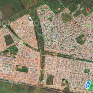 Das Satellitenbild "SOWETO - Südafrika" ist dem Bildband "HUMAN FOOTPRINT - Satellitenbilder dokumentieren menschliches Handeln" entnommen. Bildbeschreibung: Soweto bei Johannesburg ist heute von großen sozialen Gegensätzen und dem Nebeneinander von gepflegten Häusern und einfachen Hütten geprägt.