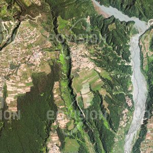 Das Satellitenbild "JAGAT PUR KHADAR - Indien" ist dem Bildband "HUMAN FOOTPRINT - Satellitenbilder dokumentieren menschliches Handeln" entnommen. Bildbeschreibung: Im Norden Indiens, in den Ausläufern des Himalayas, werden an oft steilen Berghängen Terrassen angelegt, um sie für eine landwirtschaftliche Nutzung zu erschließen.