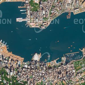 Das Satellitenbild "HONGKONG - China" ist dem Bildband "HUMAN FOOTPRINT - Satellitenbilder dokumentieren menschliches Handeln" entnommen. Bildbeschreibung: Hongkong, eine frühere britische Kronkolonie an der Mündung des Perlflusses, ist seit der Rückgabe an China Zentrum einer Sonderwirtschaftszone mit einem liberaleren marktwirtschaftlichen System.