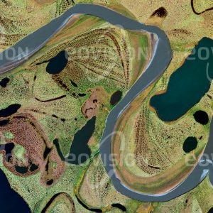 Das Satellitenbild "YANA BAY - Russland" ist dem Bildband "WASSER - Entdeckung des Blauen Planeten" entnommen. Bildbeschreibung: Über weite Bereiche ist Ostsibirien vom Permafrost geprägt, so auch im Delta der Jana, die hier in die Jana-Bucht mündet. Wie sehr der Frost die Gegend im Griff hat, zeigt sich auch daran, dass die Jana-Bucht bis zu neun Monaten im Jahr von Eis bedeckt ist. Die Strukturen der Netzböden und die zahlreichen Seen entstehen beim wiederholten Gefrieren und Auftauen der Tundra.
