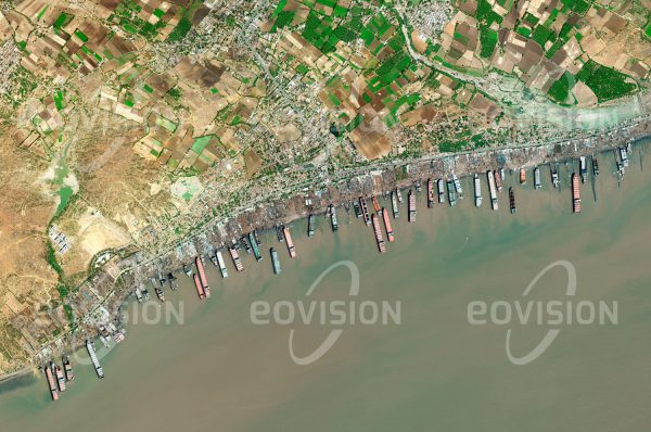 Das Satellitenbild "ALANG - Indien" ist dem Bildband "NEW HUMAN FOOTPRINT - Unsere Welt im Umbruch" entnommen. Bildbeschreibung: Zu diesem Bild gibt es keine Bildbeschreibung