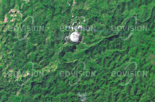 Das Satellitenbild "ARECIBO - OBSERVATORIUM - Puerto Rico" ist dem Bildband "NEW HUMAN FOOTPRINT - Unsere Welt im Umbruch" entnommen. Bildbeschreibung: Zu diesem Bild gibt es keine Bildbeschreibung