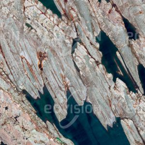 Das Satellitenbild "BELCHER ISLANDS - Kanada" ist dem Bildband "UNTOUCHED NATURE - Naturlandschaften in Satellitenbildern" entnommen. Bildbeschreibung: Tektonische Hebungen und Erosion durch Gletscher haben alte, harte Gesteinsschichten übrig gelassen, die nun die Belcher-Inseln in der Hudson Bay bilden, Heimat für Walrösser und Rentiere.