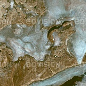 Das Satellitenbild "KANGERLUARSORUSEQ - Grönland" ist dem Bildband "UNTOUCHED NATURE - Naturlandschaften in Satellitenbildern" entnommen. Bildbeschreibung: Am Rand des grönländischen Eisschilds lassen schwindende Gletscher kleine Seen auf den abgeschliffenen Felsen zurück. Nur langsam erobert Vegetation den neuen Lebensraum.