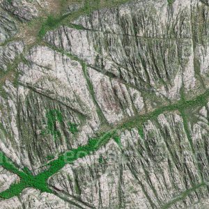 Das Satellitenbild "MOUNT GILRUTH - Australien" ist dem Bildband "UNTOUCHED NATURE - Naturlandschaften in Satellitenbildern" entnommen. Bildbeschreibung: Die alten, stark verwitterten Felsformationen im nordaustralischen Arnhem Land sind durch zahlreiche Bruchlinien gegliedert, denen die Wasserläufe und damit die Vegetation folgen.