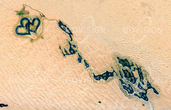 Das Satellitenbild "HEARTLAKES - Vereinigte Arabische Emirate" ist dem Bildband "WÜSTEN - Lebensraum der Extreme" entnommen. Bildbeschreibung: Zu diesem Bild gibt es keine Bildbeschreibung