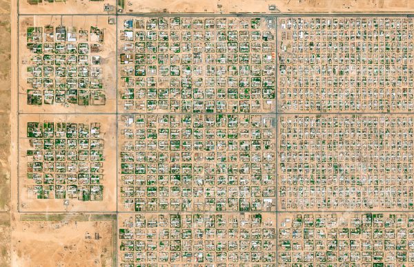 Das Satellitenbild "KUWAIT-KAWED - Vereinigte Arabische Emirate" ist dem Bildband "WÜSTEN - Lebensraum der Extreme" entnommen. Bildbeschreibung: Zu diesem Bild gibt es keine Bildbeschreibung