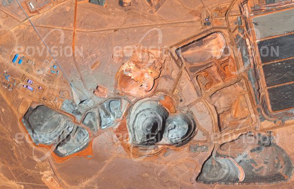 Das Satellitenbild "OJUU TOLGOI MINE - Mongolei" ist dem Bildband "WÜSTEN - Lebensraum der Extreme" entnommen. Bildbeschreibung: Zu diesem Bild gibt es keine Bildbeschreibung