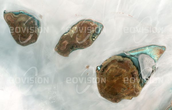 Das Satellitenbild "SALAR DE UYUNI - Bolivien" ist dem Bildband "WÜSTEN - Lebensraum der Extreme" entnommen. Bildbeschreibung: Zu diesem Bild gibt es keine Bildbeschreibung