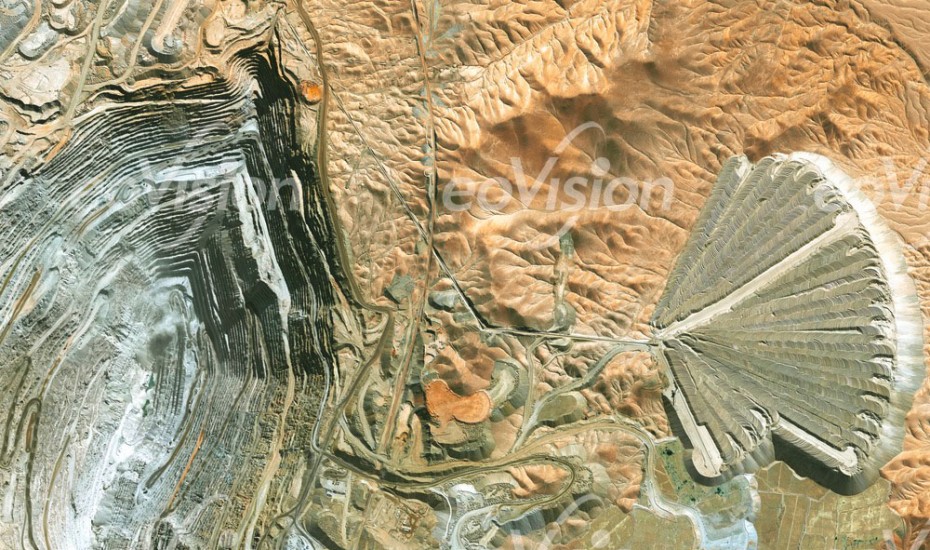 Chuquicamata - Abraum der Kupfermine wird Fächerförmig angehäuft